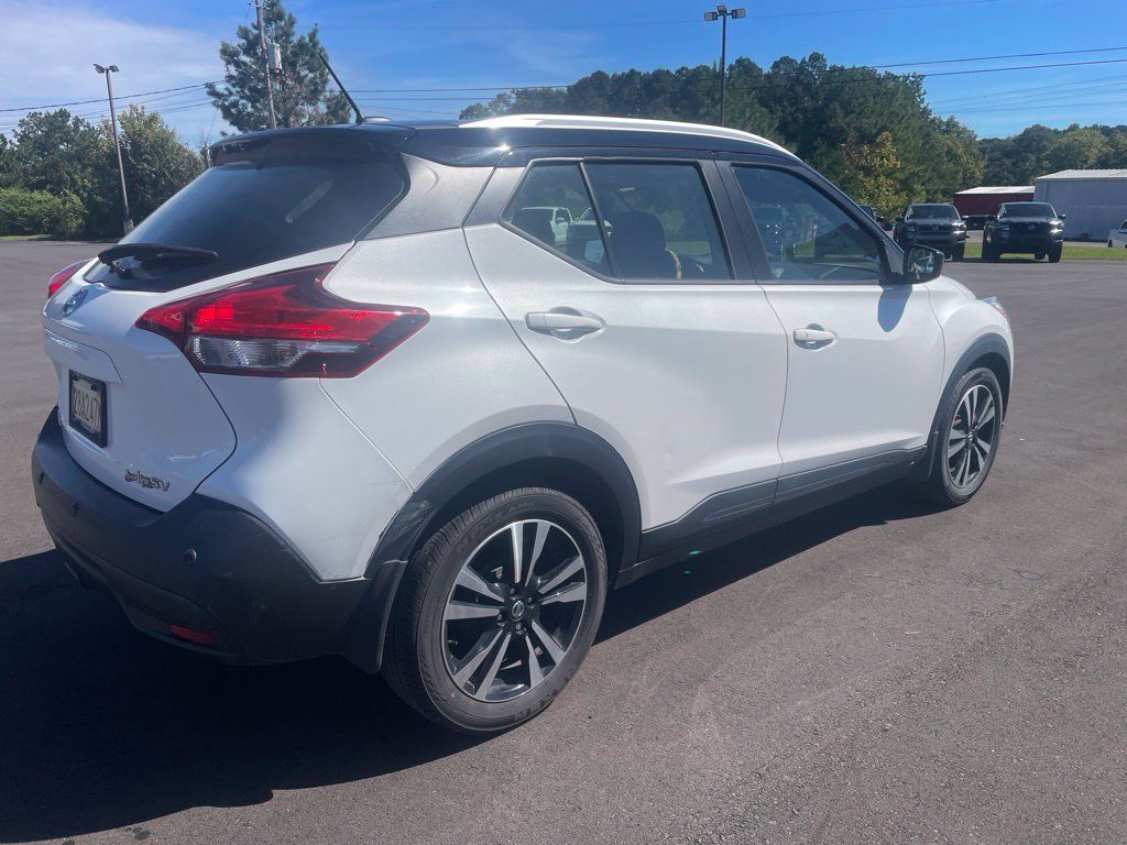 Used 2020 Nissan Kicks SV FWD image 2