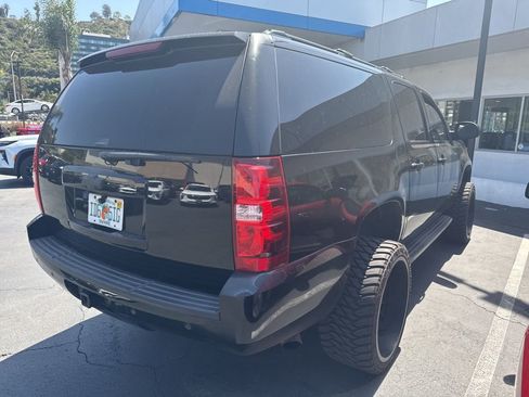 Used 2011 Chevrolet Suburban LT image 6