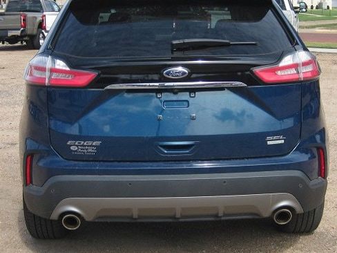 Used 2020 Ford Edge SEL w/ Cold Weather Package image 4