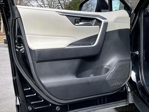 Certified 2021 Toyota RAV4 XLE w/ Convenience Package image 21