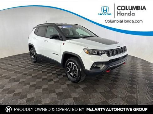 Used 2025 Jeep Compass Trailhawk AWD/4WD image 1