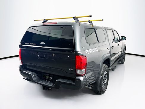 Used 2017 Toyota Tacoma TRD Off-Road AWD/4WD image 9