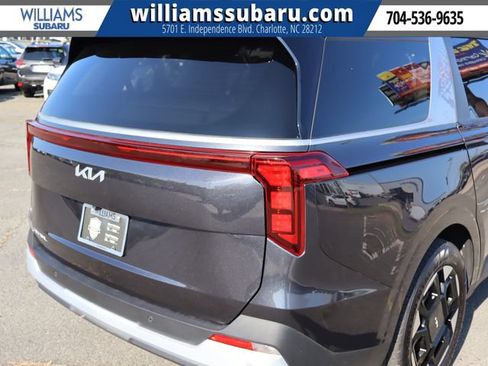Used 2025 Kia Carnival EX FWD image 12