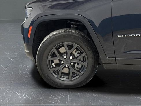 Used 2023 Jeep Grand Cherokee L Limited image 38