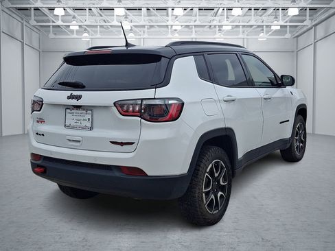 Used 2025 Jeep Compass Trailhawk AWD/4WD image 5