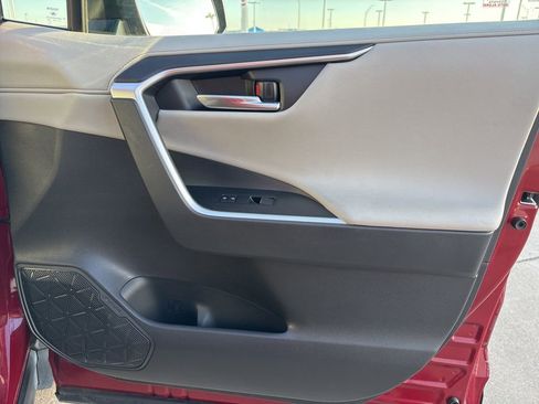 Used 2021 Toyota RAV4 Limited image 27