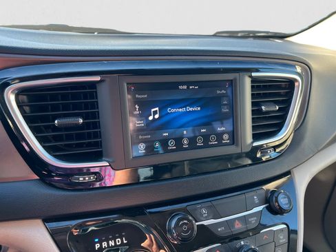 Used 2020 Chrysler Voyager Lxi image 22