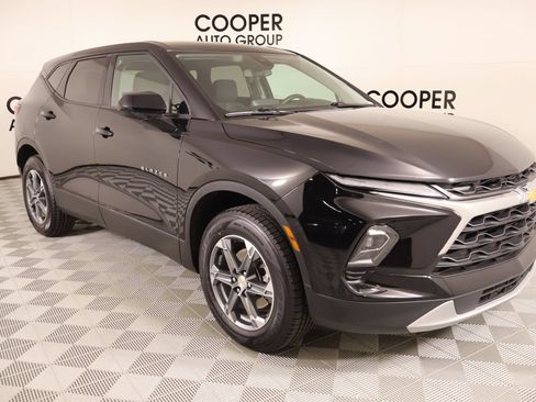 Used 2025 Chevrolet Blazer LT FWD image 1