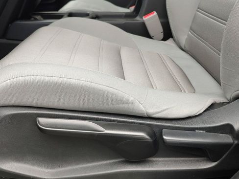 Used 2018 Honda CR-V LX image 3