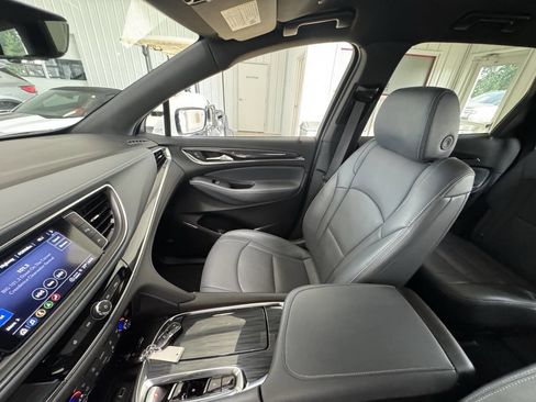Used 2024 Buick Enclave Premium image 30