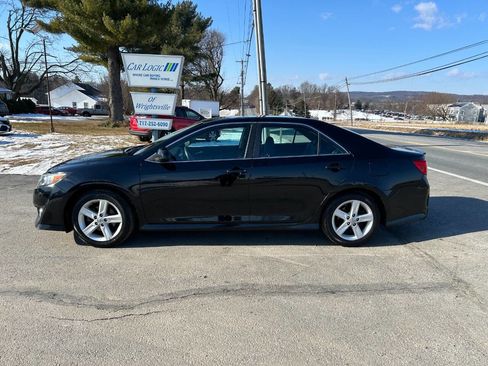 Used 2014 Toyota Camry SE image 7