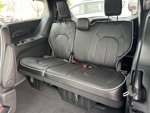 New 2026 Chrysler Pacifica Limited image 50