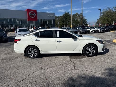 Certified 2025 Nissan Altima 2.5 S image 4