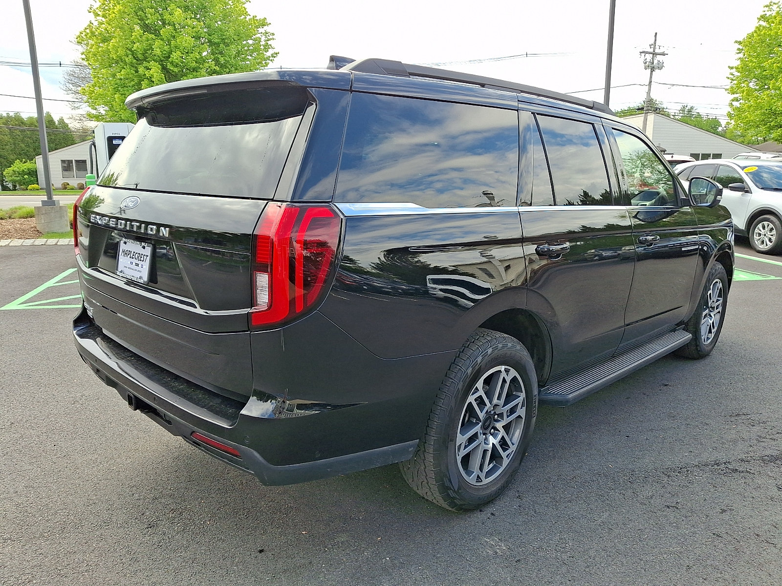 Certified 2025 Ford Expedition Active AWD/4WD image 5
