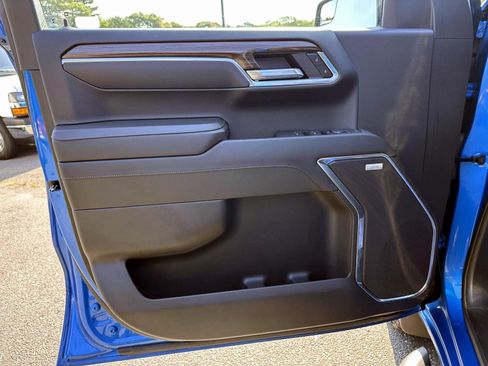 Used 2024 Chevrolet Silverado 1500 LT Trail Boss w/ Convenience Package II AWD/4WD image 8