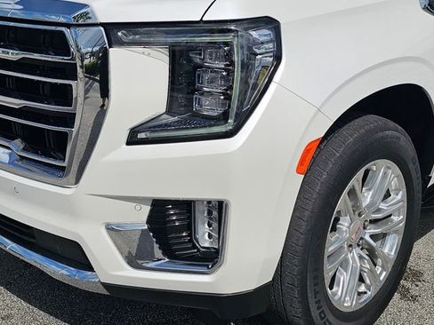 Used 2021 GMC Yukon SLT w/ SLT Premium Package image 16