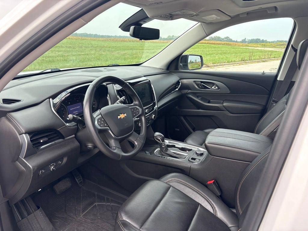 Used 2021 Chevrolet Traverse Premier w/ Redline Edition AWD/4WD image 19