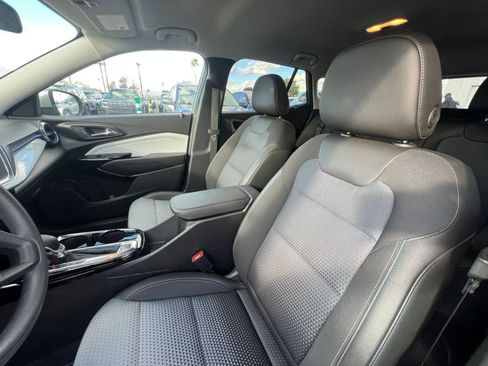 Used 2025 Chevrolet Trax LT image 36