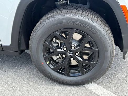 New 2026 Jeep Grand Cherokee L 4WD image 10