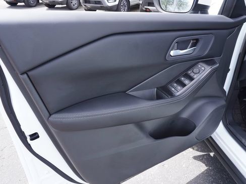 Certified 2026 Nissan Rogue SV FWD image 14