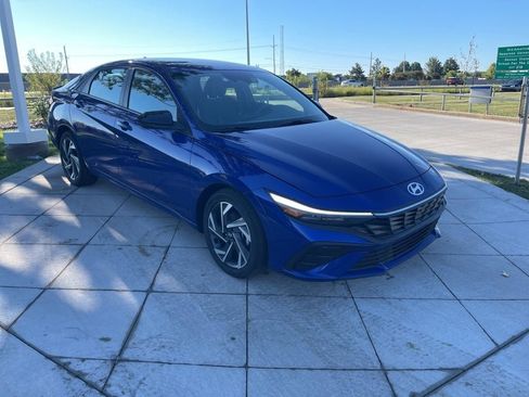 Certified 2025 Hyundai Elantra Sport FWD image 2