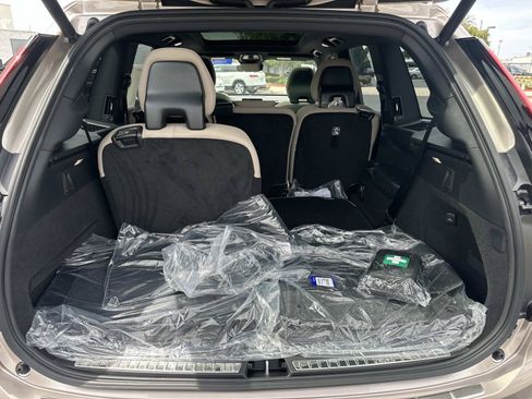 New 2026 Volvo XC90 T8 Plus w/ Protection Package Premier AWD/4WD image 19