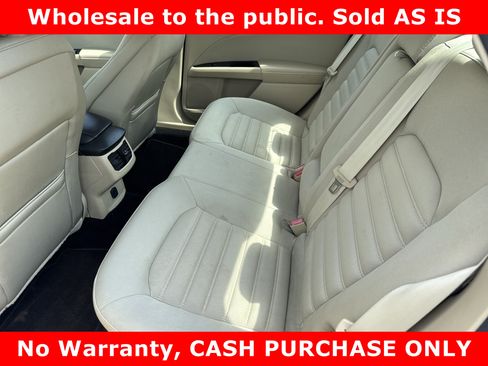 Used 2014 Ford Fusion SE FWD image 7