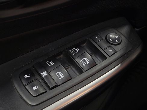 Used 2020 Jeep Cherokee Limited image 27