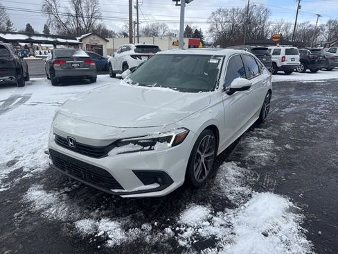 Used 2024 Honda Civic Touring image 3