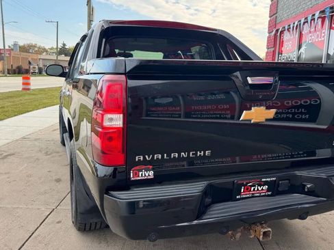 Used 2012 Chevrolet Avalanche LTZ image 8