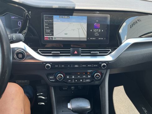 Used 2022 Kia Niro EX Premium FWD image 23