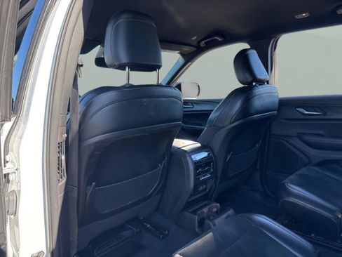 Used 2024 Jeep Grand Cherokee L Laredo image 28