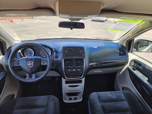 Used 2016 Dodge Grand Caravan American Value Package FWD image 11