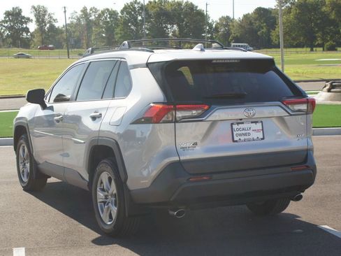 Used 2022 Toyota RAV4 XLE image 14