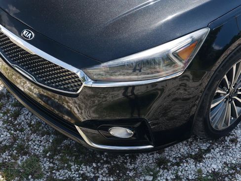 Used 2017 Kia Cadenza Premium w/ Luxury Package FWD image 29
