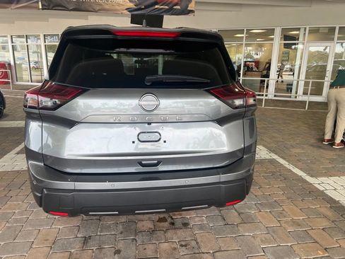 Used 2025 Nissan Rogue S FWD image 14