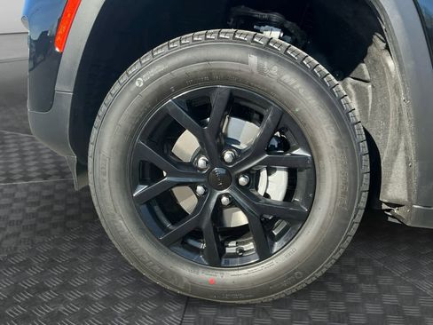 New 2025 Jeep Grand Cherokee Laredo image 15