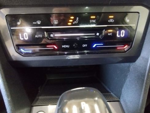 Certified 2022 Volkswagen Tiguan SE FWD image 35