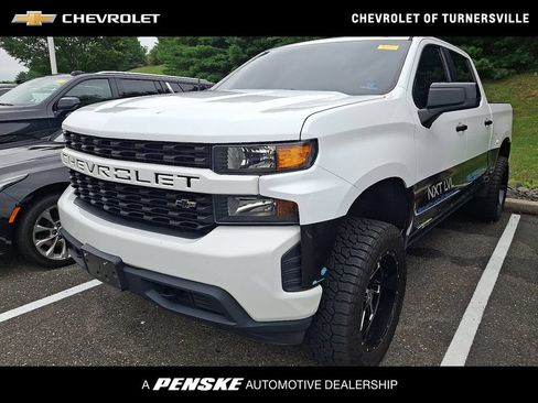 Used 2020 Chevrolet Silverado 1500 Custom w/ Custom Value Package AWD/4WD image 1