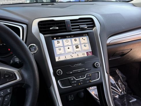 Used 2019 Ford Fusion SE FWD image 32