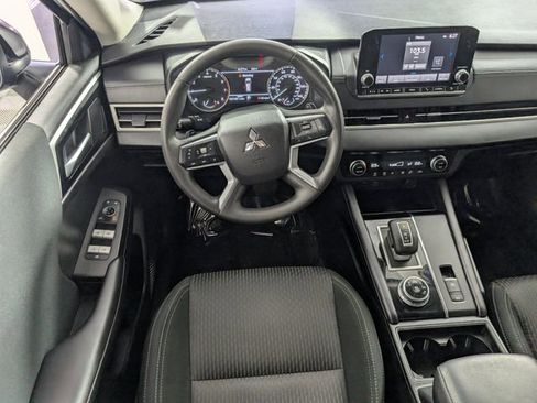 Used 2024 Mitsubishi Outlander ES image 19