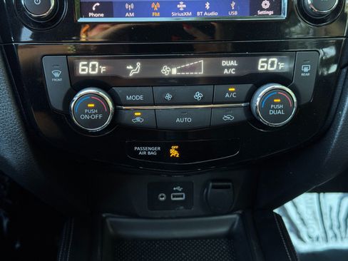 Used 2018 Nissan Rogue SL AWD/4WD image 28