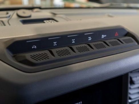 New 2025 Ford Bronco Badlands w/ Sasquatch Package AWD/4WD image 15