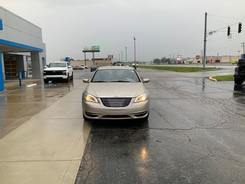 Used 2013 Chrysler 200 Touring FWD image 3