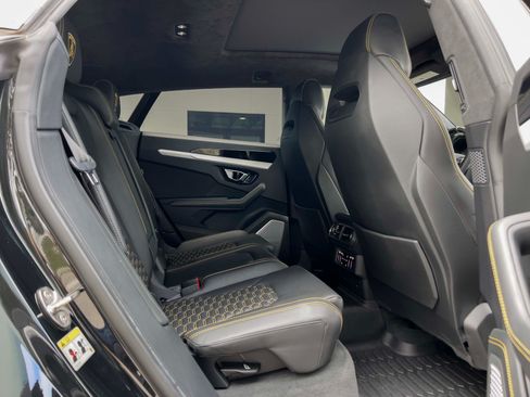 Used 2020 Lamborghini Urus AWD/4WD image 30