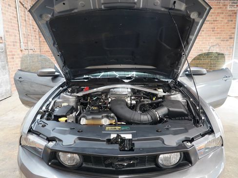 Used 2010 Ford Mustang GT image 30