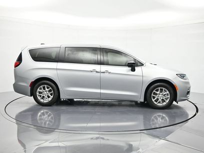 New 2026 Chrysler Pacifica Select