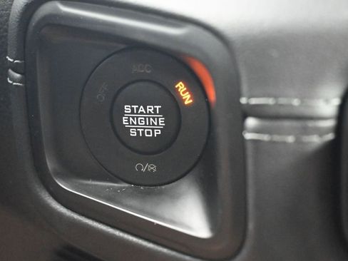 Used 2025 Jeep Wrangler Unlimited Sahara AWD/4WD image 16