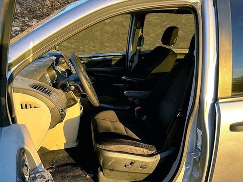 Used 2019 Dodge Grand Caravan SE image 23