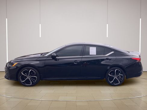 Used 2024 Nissan Altima 2.5 SR w/ SR Premium Package FWD image 8